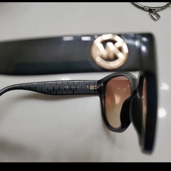 MICHAEL Michael Kors Vivian Sunglasses - Picture 2 of 3